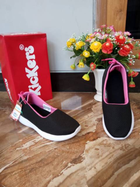 Sepatu kickers cewek slip on terbaru termurah