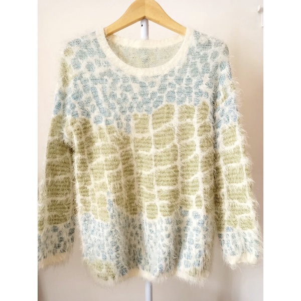 SWEATER RAJUT FUZZY MOTIF