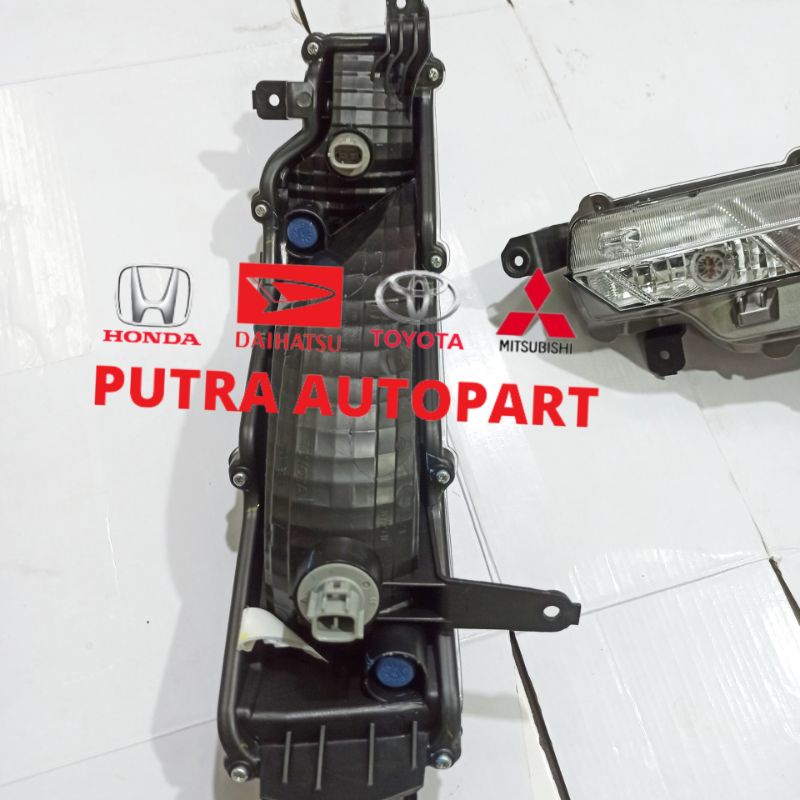 lampu sen sein / lampu bemper depan fortuner vrz 2021up original