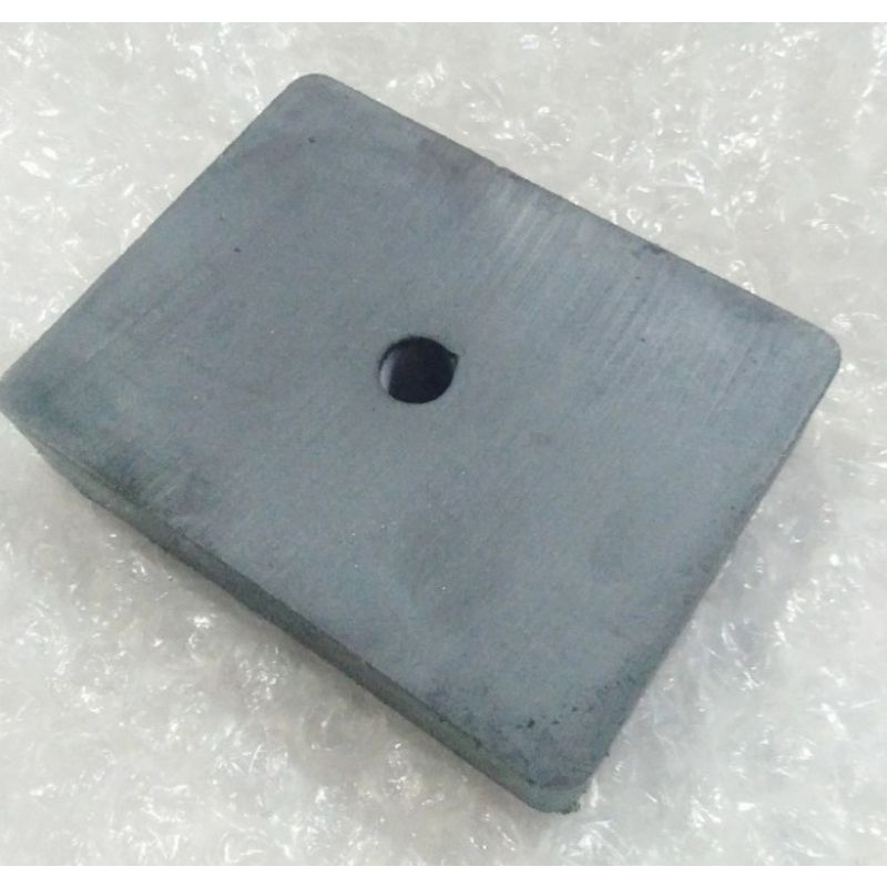 MAGNET FERRITE MODEL KOTAK SUPER LENGKET SIZE 83×64MM TEBAL 18MM