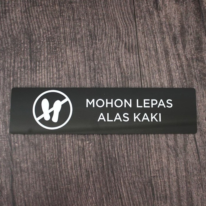 

Sign Akrilik Mohon Lepas Alas Kaki / Sign Board Printed Akrilik Keren