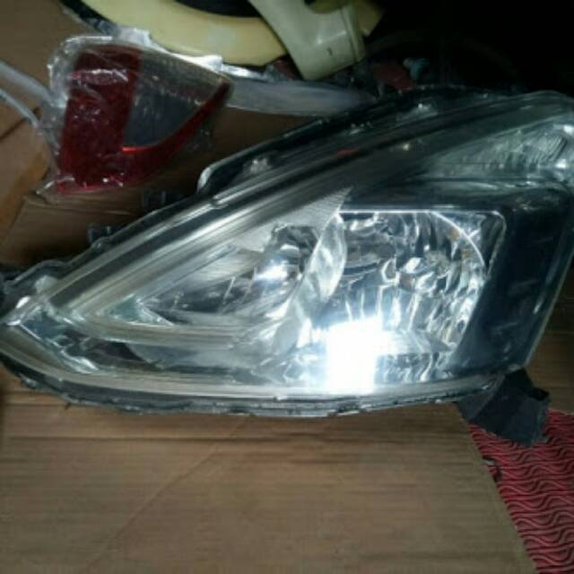 Headlamp Livina 2013 Up