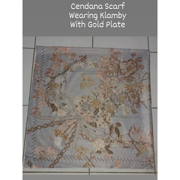 preloved Wearing Klamby Cendana Scarf