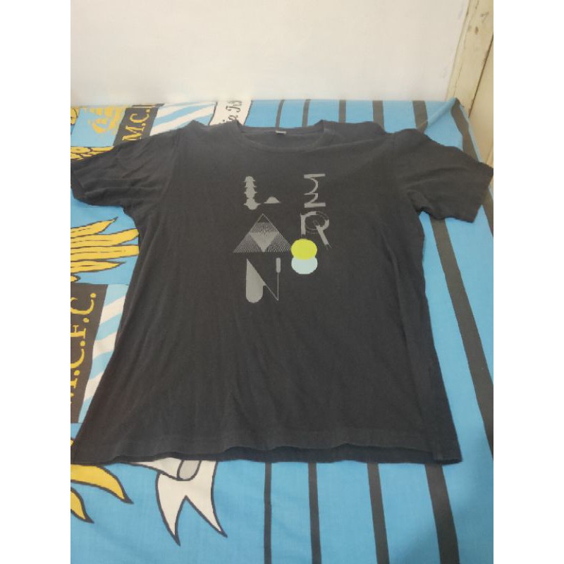 Kaos Uniqlo UT-Shirt Size XL AbstractMotif (nego aja)