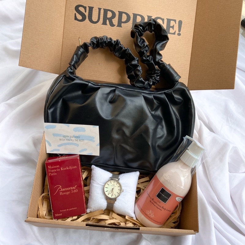 

[KDW093] GIFTBOX TAS / KADO CEWEK / KADO PACAR / ANNIVERSARY / HAMPERS LEBARAN / WEDDING / VALENTINE / KADO NIKAH / HAMPERS LEBARAN