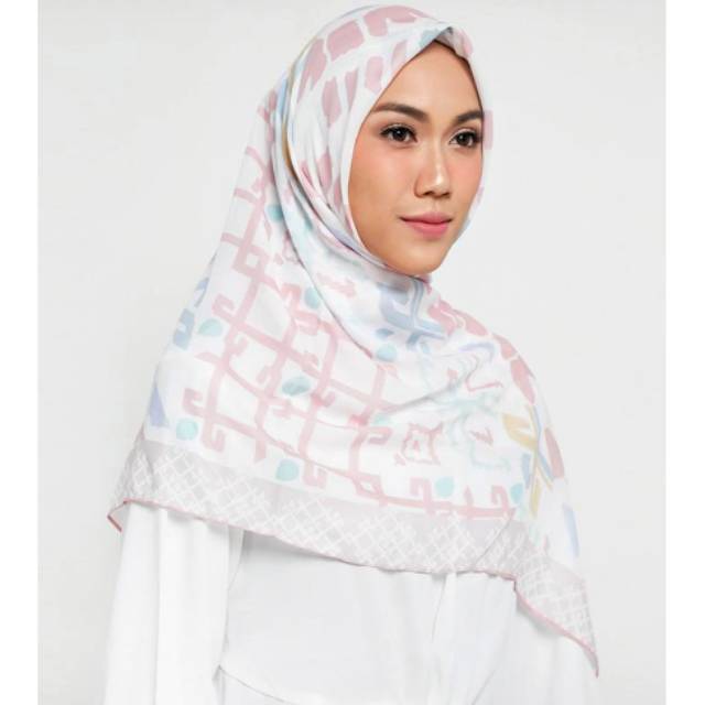 Dian Pelangi Hijab Segi Empat / DP Studio Hijab