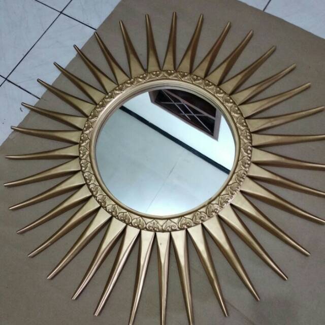 Cermin hias jati matahari