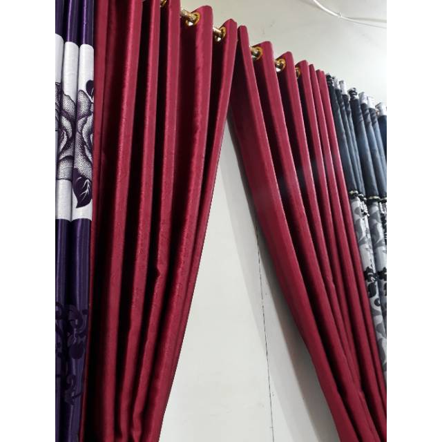 Gorden blackout merah maroon