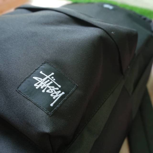 Tas sekolah stussy hitam