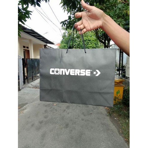 

PAPER BAG CONVERSE / BUAT KADO KEMASAN SEPATU