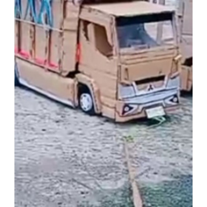 miniatur truk oleng kardus