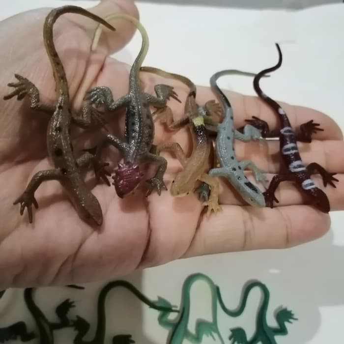 Dijual mainan hewan cicak karet reptil terbaik