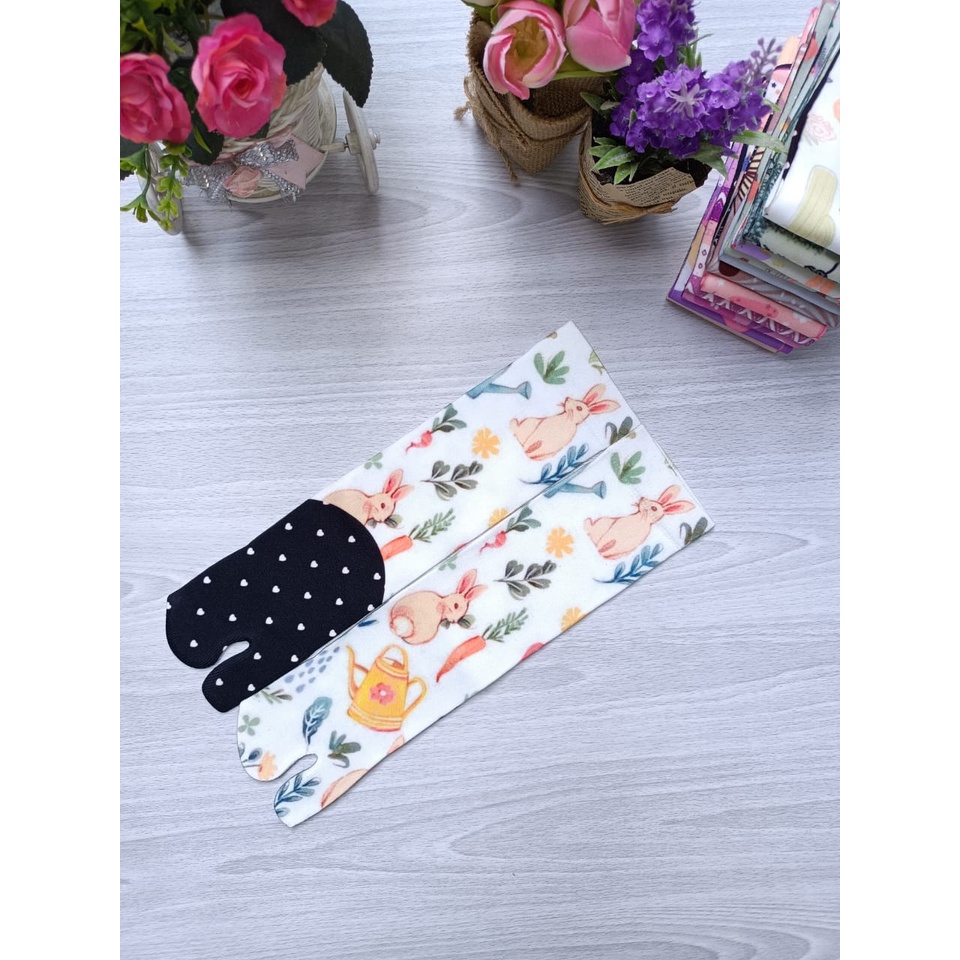 KAOS KAKI PRINTING MUSLIMAH DEWASA VERSI TELAPAK HITAM / KAOS KAKI JEMPOL PRINTING KAOS KAKI MUSLIMAH MOTIF-Motif 2