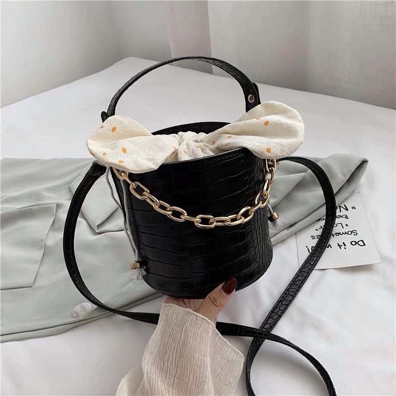 
TAS SERUT SELEMPANG CROCO TABUNG WANITA MODEL  RANTAI IMPORT