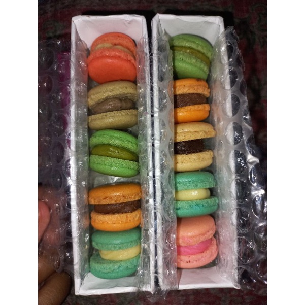 

Baby Macaron isi 5/box MINIMAL ORDER 2BOX/campur lainnya by macarons.palembang macaron murah