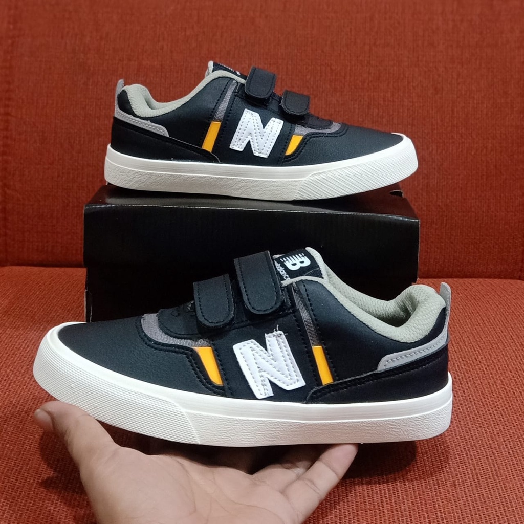 sepatu sneakers anak laki laki dan permuan sepatu sekolah