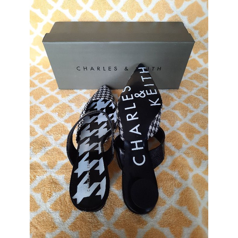sepatu Charles&keith