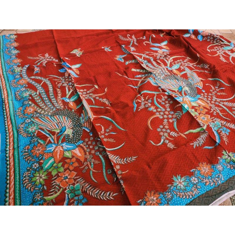 kain batik solo motif merak biru dasar merah