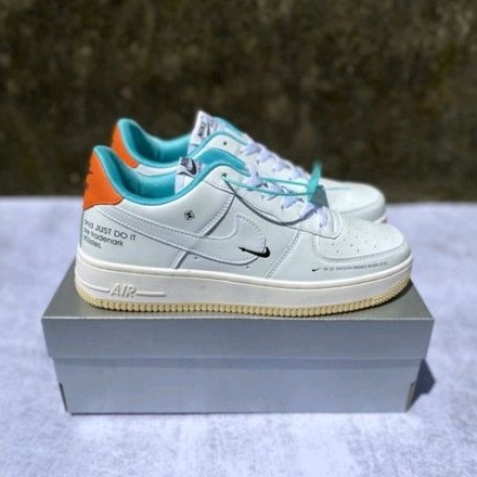 NIKE AIR FORCE 1 STARFISH LOW