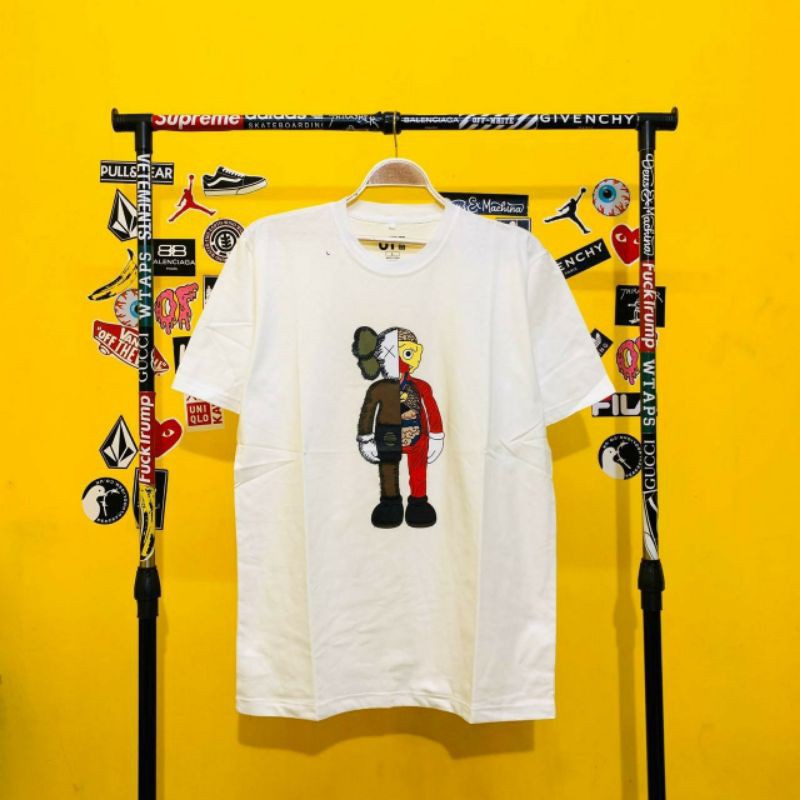 TSHIRT UNIQLO x KAWS