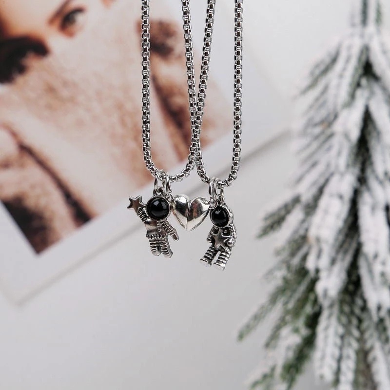 Kalung Rantai Klavikula Dengan Liontin Astronot Bintang Magnetik Untuk Pasangan