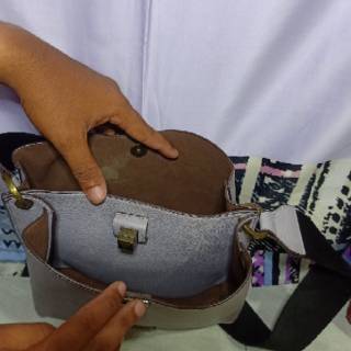 Sling bag Hush puppies Shopee Indonesia