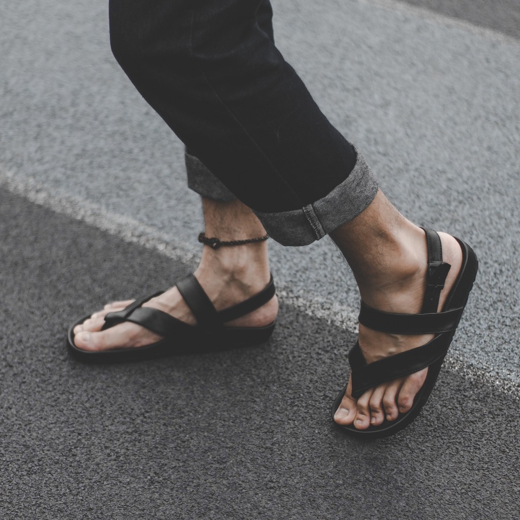 Vino Black | Sendal Strap Original Santai Kasual Pria Wanita Sandal Footwear Ori | FORIND x Squirrel