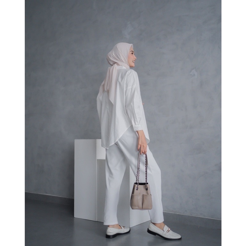 KEMEJA ATASAN WANITA OVERSIZE - Nelka Linen Shirt