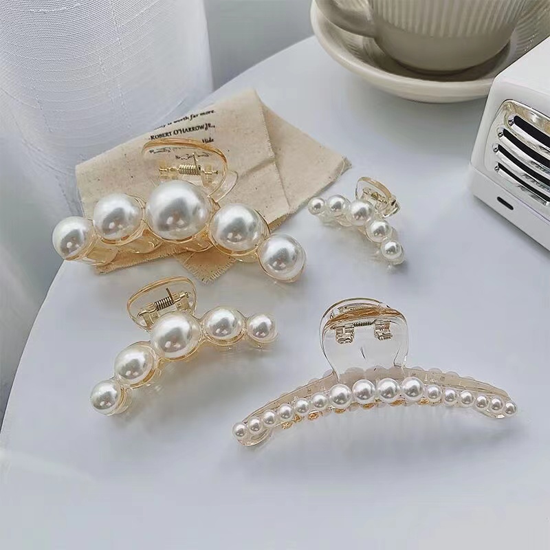 Jepit Rambut/Claw Clips Wanita Bentuk Kupu-Kupu Aksen Mutiara Bahan Resin Korean Style Impor