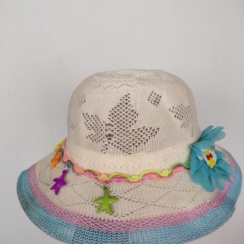 Topi pantai anak bintang laut