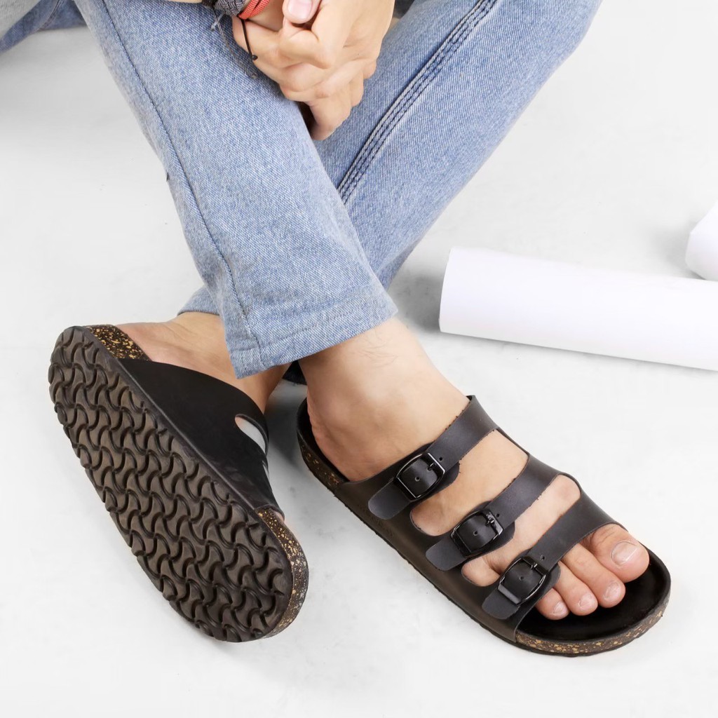 LICHT BLACK - Sandal Kasual Pria Cowok Simple Jalan Outdoor Sendal Santai Casual