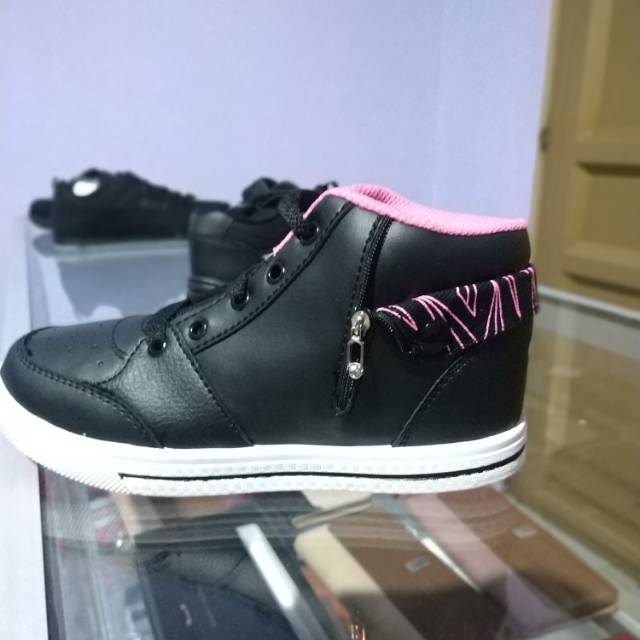 Sepatu new era cewek