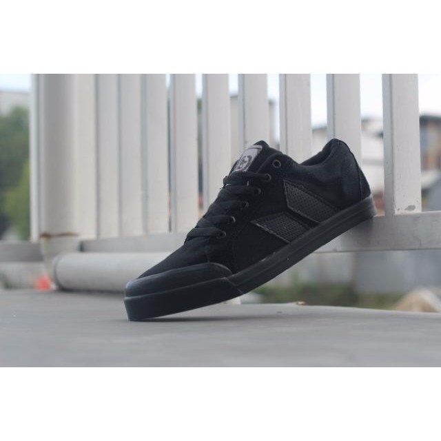 TRENDI  sepatu casual macbeth vegan original premium full black BURUAN Grab it Fast