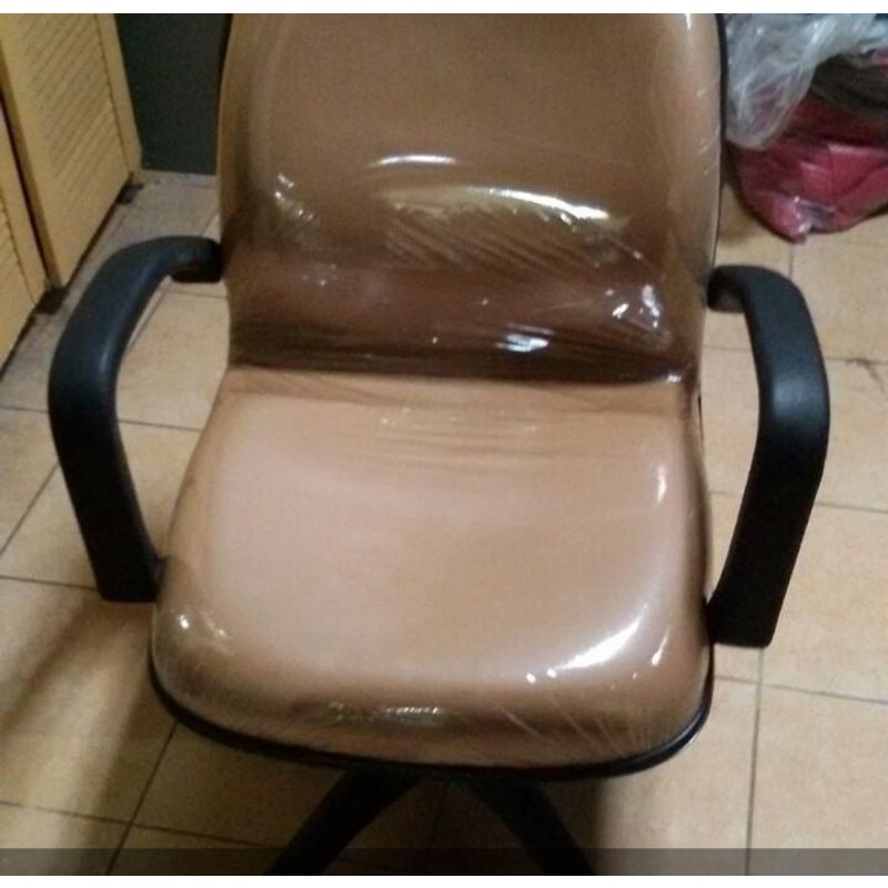 

Kursi kantor manager hydrolik bisa naik turun.Bahan dan kwalitas bagus