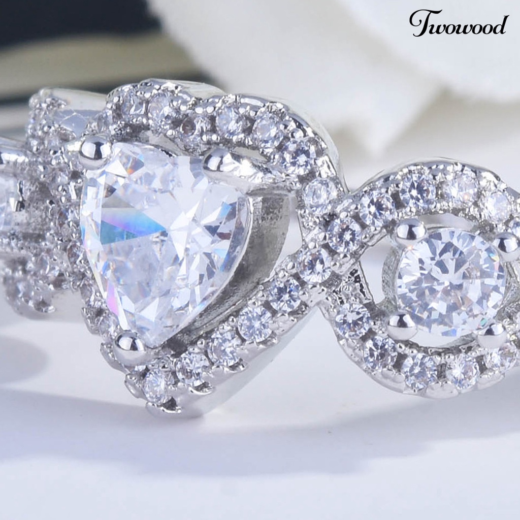 Cincin Berlian Imitasi Model Hollow Bahan Tembaga Untuk Wanita