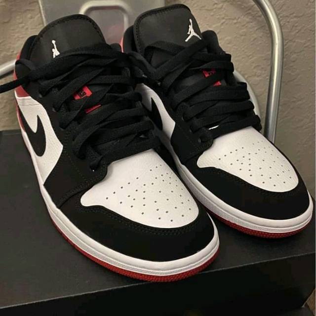 Jordan retro 1 black toe low