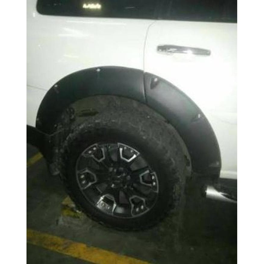 Over Fender Pajero Lama