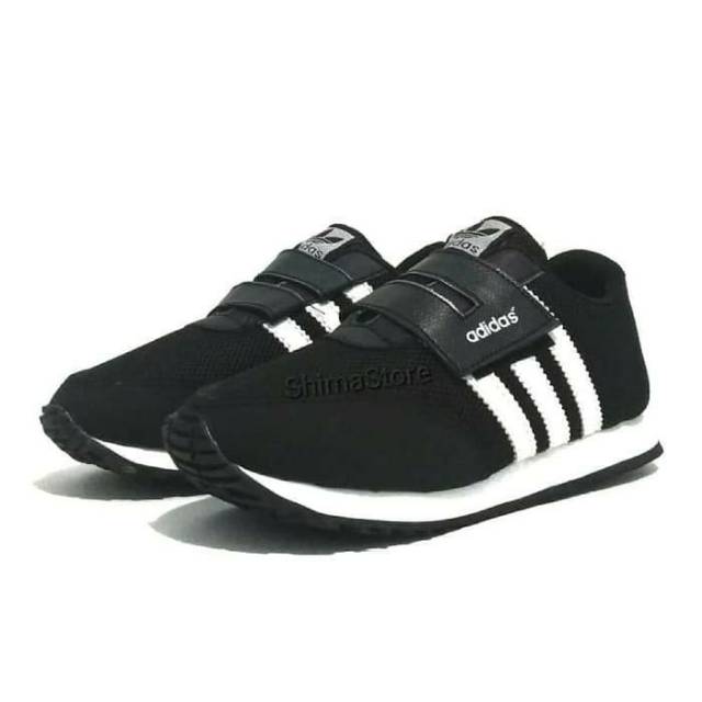 Sepatu anak-anak pria dan wanita Adidas untuk sekolah SD hitam