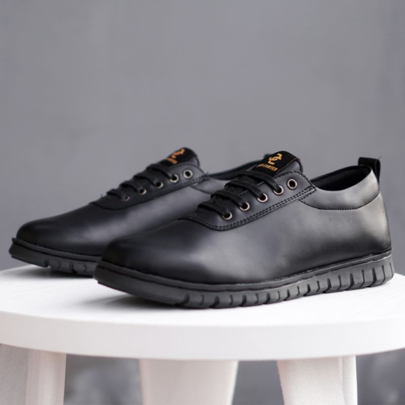 WOLF x JOHN SMITH Monday Oxford Full Black Sepatu Pantofel Pria Kasual Kerja Kuliah Kondangan Trendy