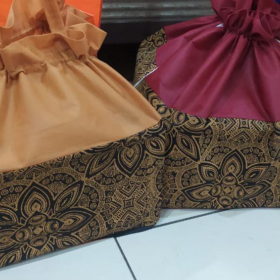 

Feripuspa234 | Tas Kain Serut Batik Buat Nasi Kotak 25 Isi 12 Pcs Terlaris