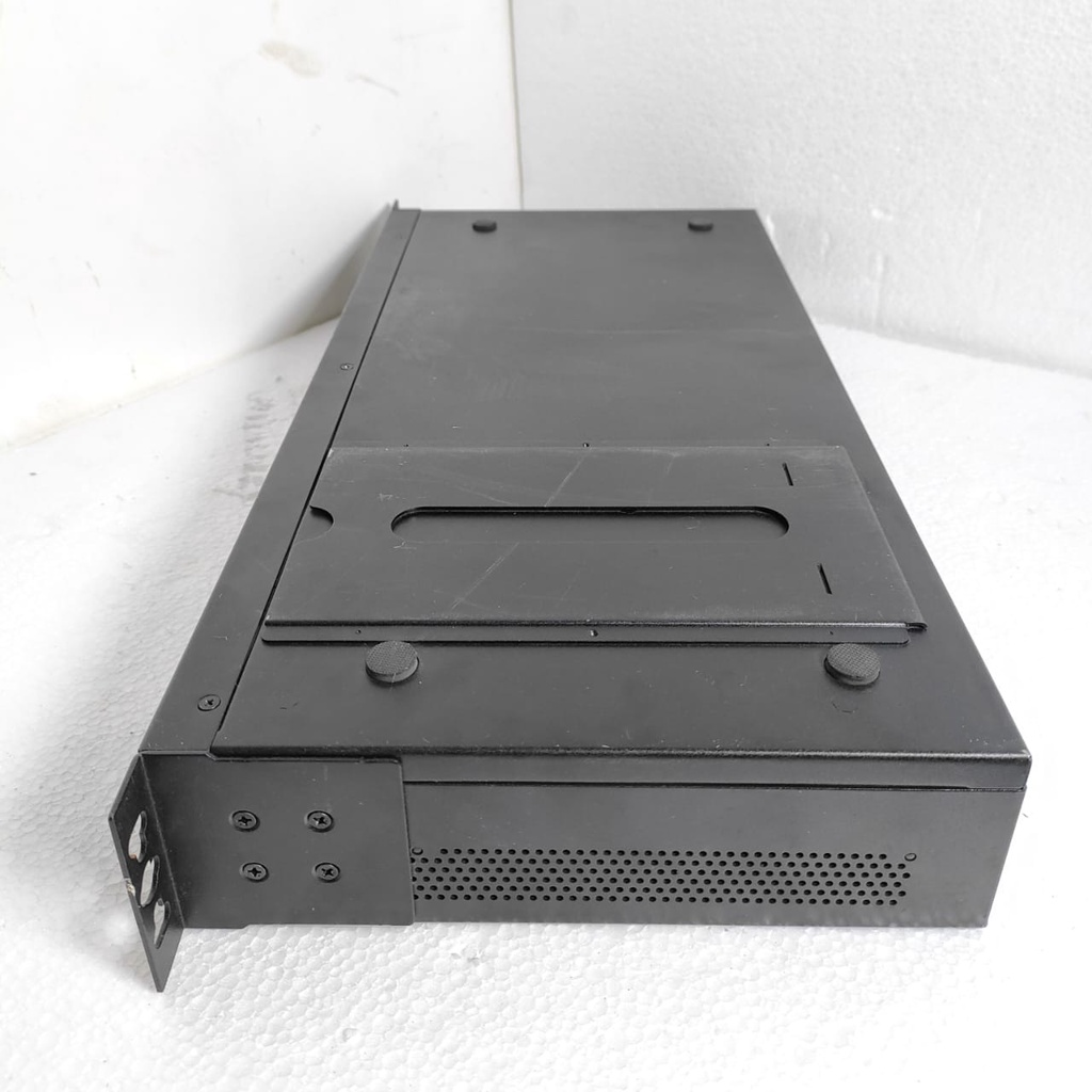 Switch IBM Type 8245-024 S / N 23-X6884