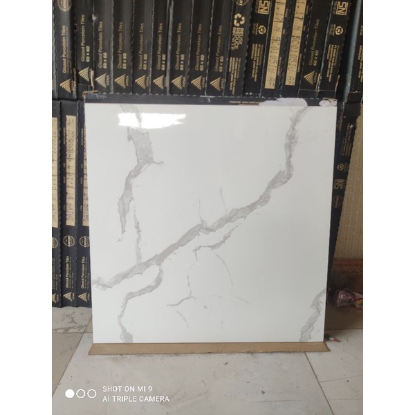 Granit 60x60 Glazed polized KwB Daiva White By Arna