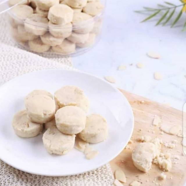 

Kue Kering Kacang Almond