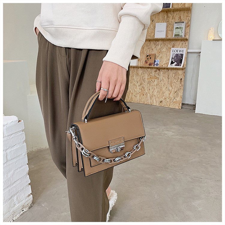 COD BAYAR DI TEMPAT!!! Charles &amp; Keith Turn Lock Sling Bag 41276