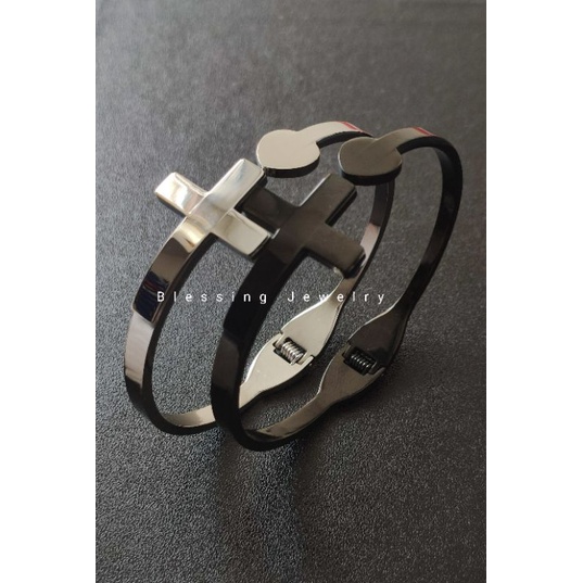 Gelang Bangle Salib Polos Titanium Wanita