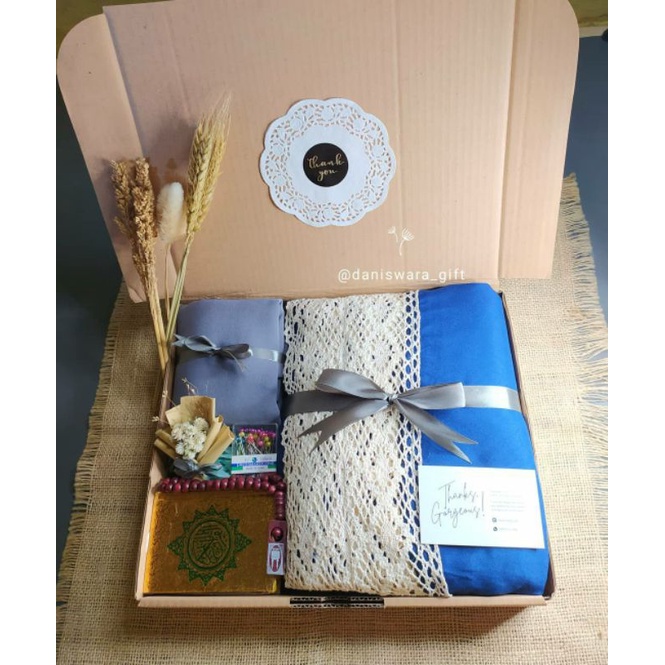 

HAMPERS Kado mukena premium