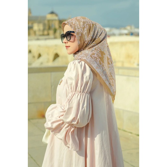 THE GRANADA VOILE SQUARE XL - BUTTONSCARVES