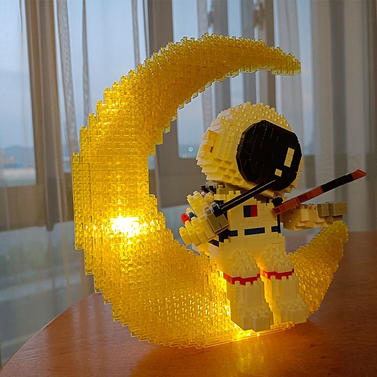 Blok Bangunan Partikel Mikro glowing whale model Astronot Mainan Blok Bangunan Rakitan Anak