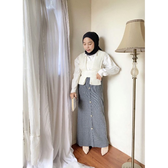 Gia Button Rajut Skirt