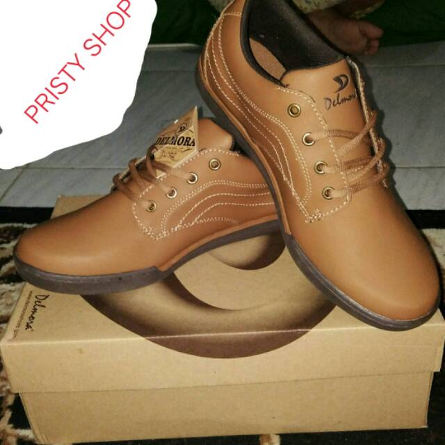 Sepatu Delmora Leon Tan